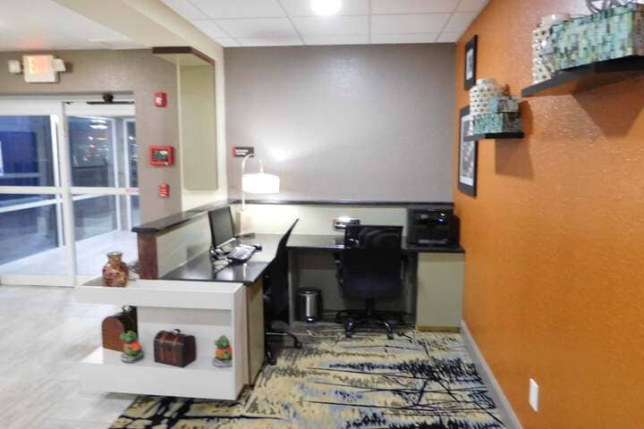 Business Center 22 of 25