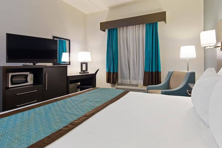 Room 10 of 25
