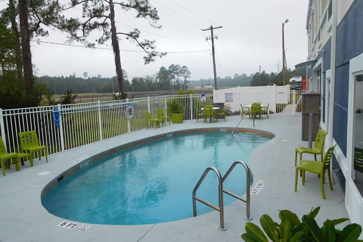 Pool 16 of 25