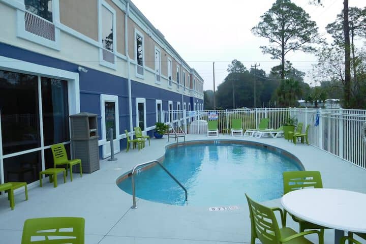 Pool 15 of 25